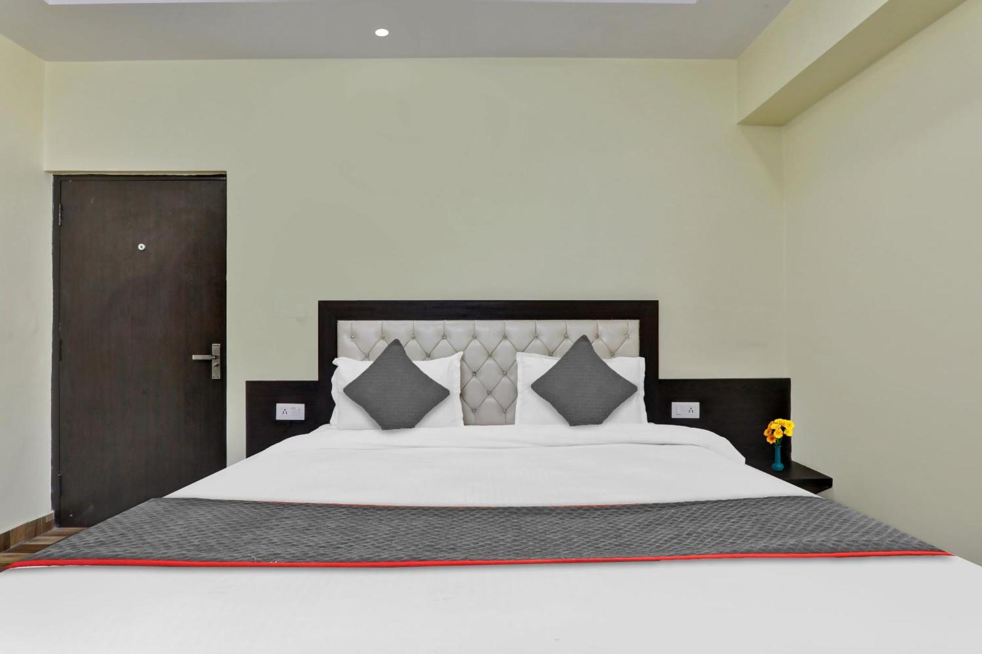 Collection O Starfield Hotel Lucknow Buitenkant foto