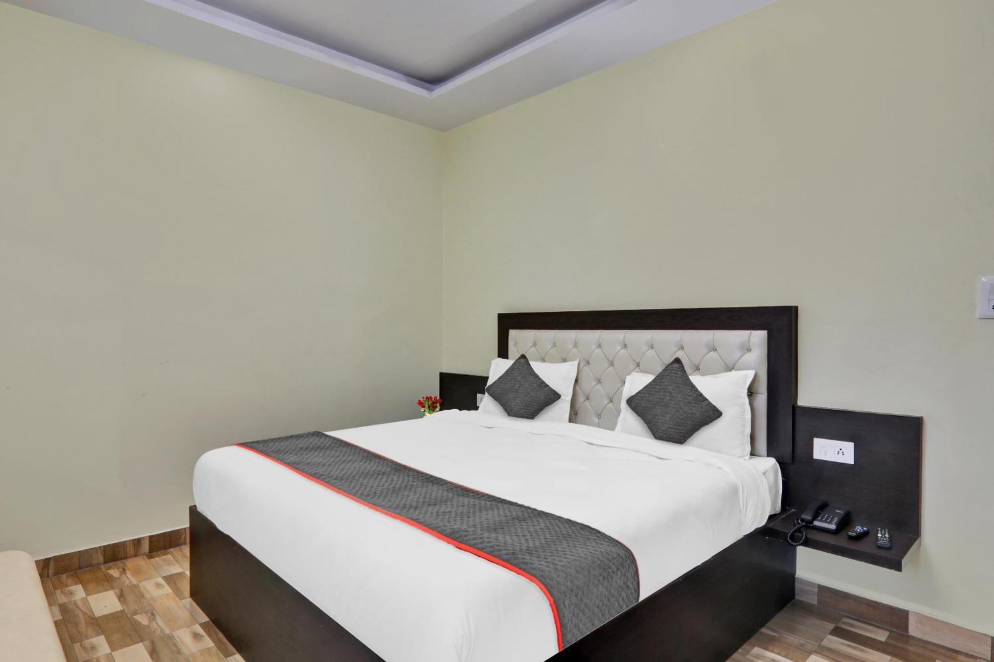 Collection O Starfield Hotel Lucknow Buitenkant foto