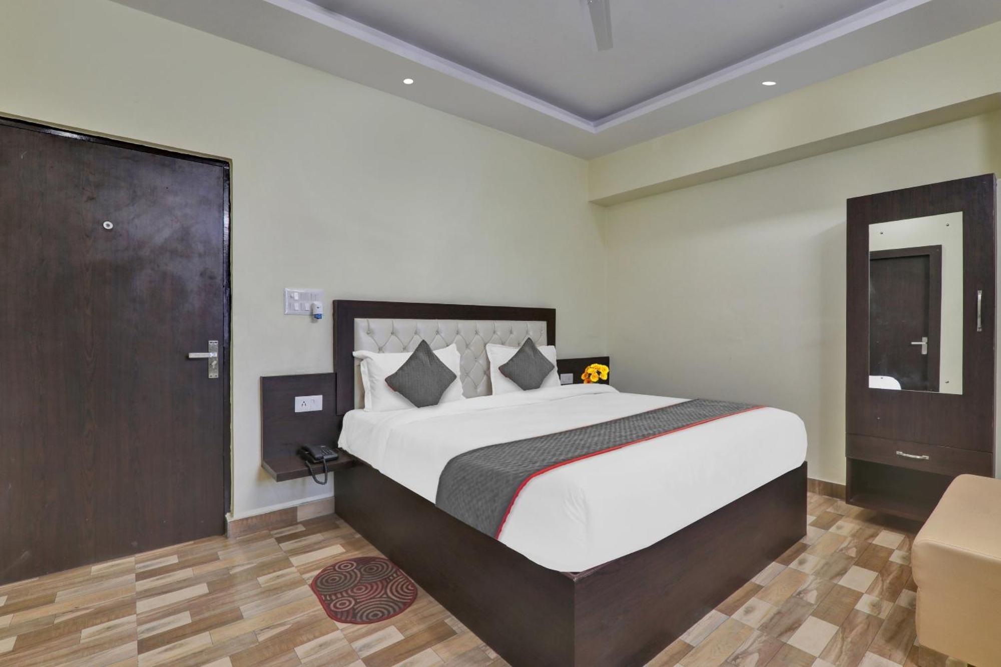 Collection O Starfield Hotel Lucknow Buitenkant foto