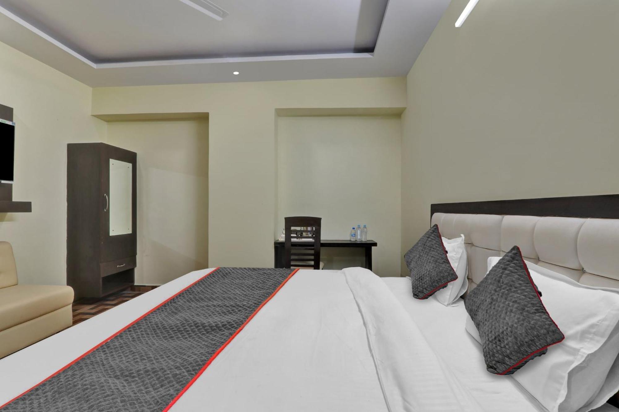 Collection O Starfield Hotel Lucknow Buitenkant foto